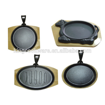 wooden base round cast iron sizzling plate/steak pan